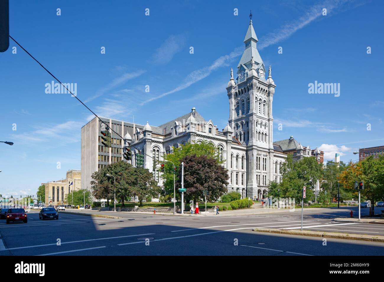 La Old County Hall, un tempo sede del governo di Buffalo ed Erie County, ora ospita uffici giudiziari. L'edificio in granito e' un punto di riferimento cittadino e nazionale. Foto Stock