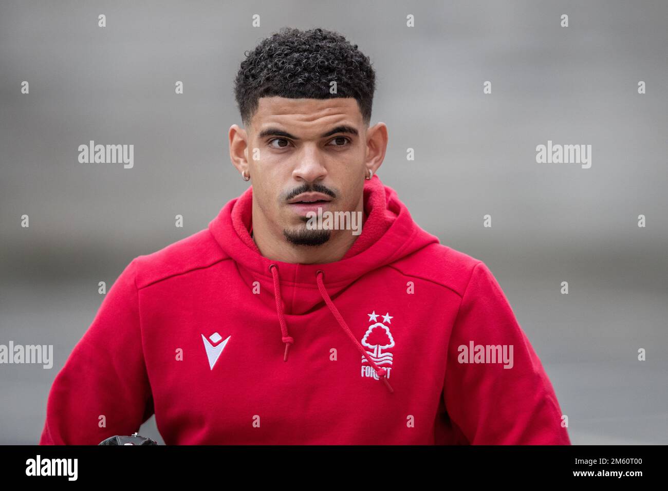 Morgan Gibbs-White #10 di Nottingham Forest arriva prima della partita della Premier League Nottingham Forest vs Chelsea a City Ground, Nottingham, Regno Unito, 1st gennaio 2023 (Foto di Ritchie Sumpter/News Images) Foto Stock