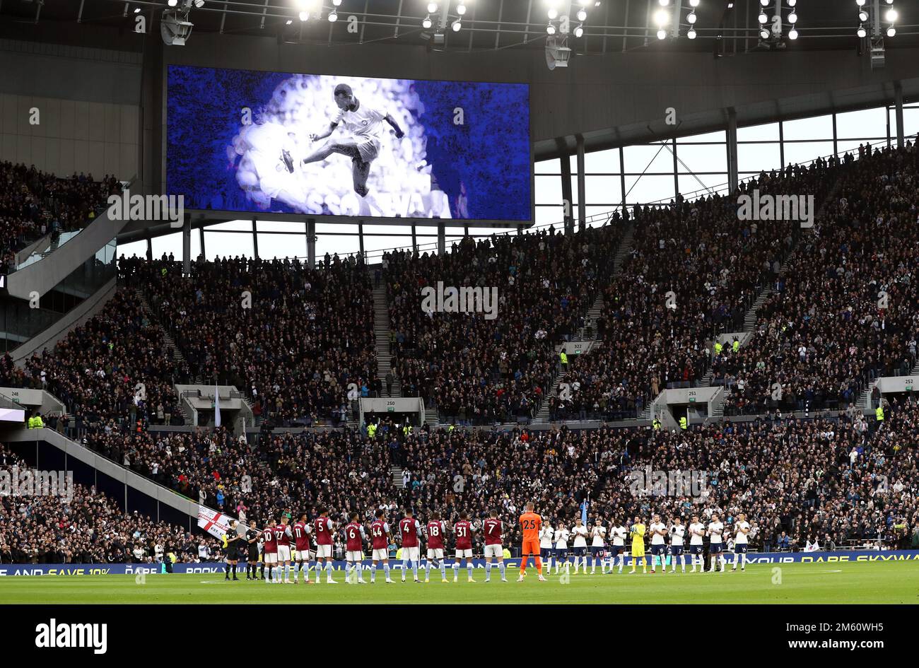 Londra, Regno Unito. 1st Jan, 2023. Un minuto di apprezzamento per il giocatore brasiliano e la leggenda Pele che è morto all'inizio di questa settimana durante la partita della Premier League al Tottenham Hotspur Stadium, Londra. Il credito dell'immagine dovrebbe essere: Paul Terry/Sportimage Credit: Sportimage/Alamy Live News Foto Stock
