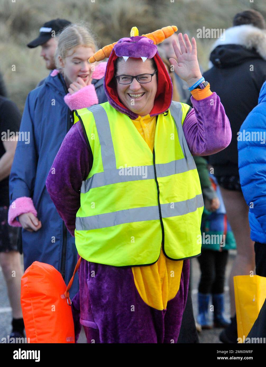 Irvine Beach, North Ayrshire, Scozia. 01/01/23. Irvine Plunge polare 2023. Foto Stock