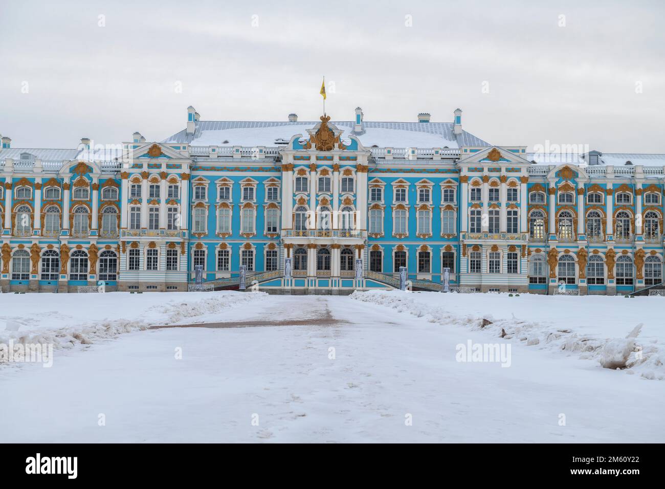 PUSHKIN, RUSSIA - 08 MARZO 2022: Palazzo di Caterina in un giorno nuvoloso di marzo. Tsarskoye Selo Foto Stock