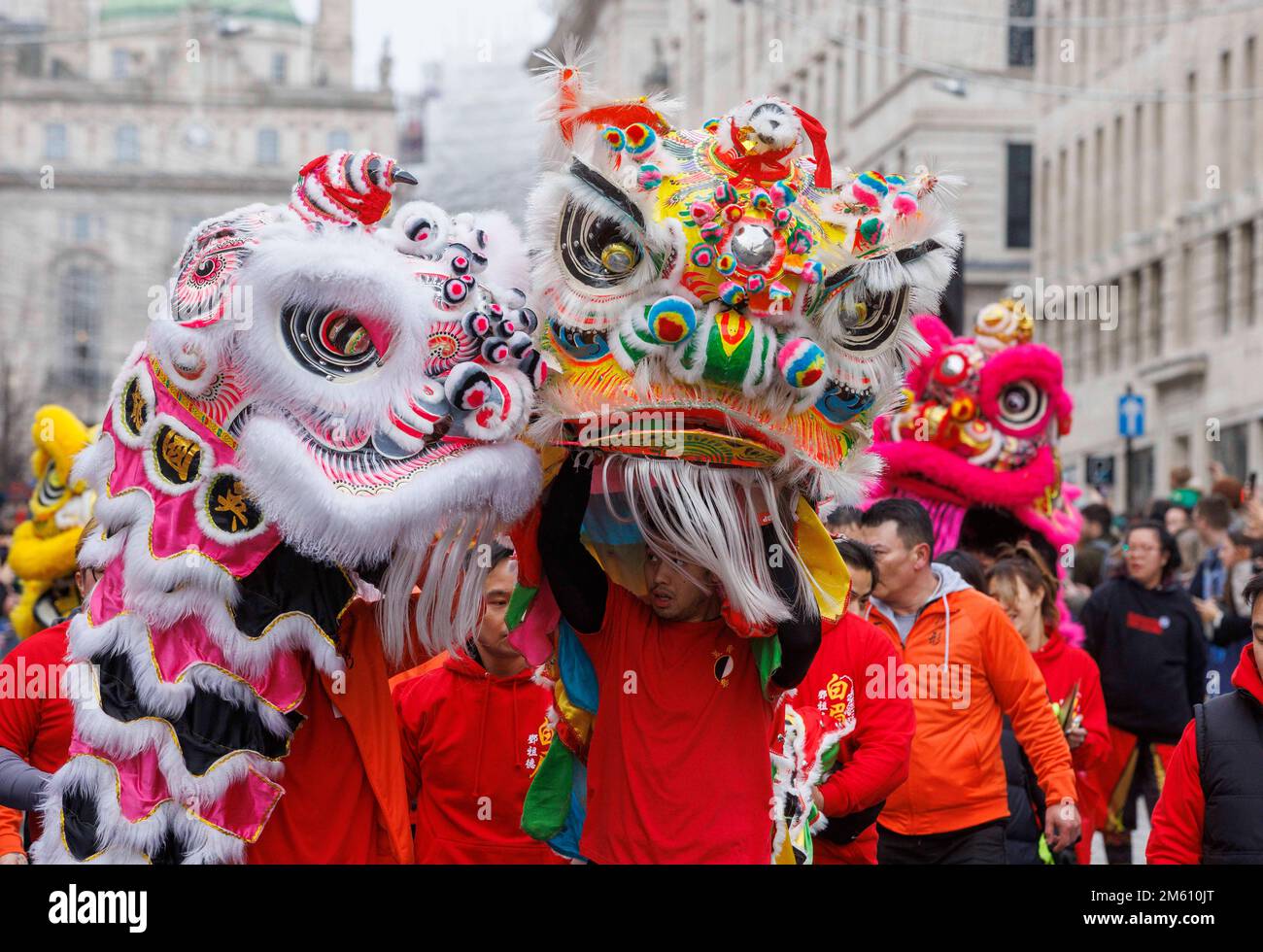 Londra, Regno Unito. 1st Jan, 2022. Celebrazione cinese. Circa 8,000 artisti provenienti da tutto il mondo partecipano alla parata del New Years Day nel centro di Londra, dopo una pausa di 2 anni per la pandemia di Coronavirus. Credit: Notizie dal vivo di Mark Thomas/Alamy Foto Stock