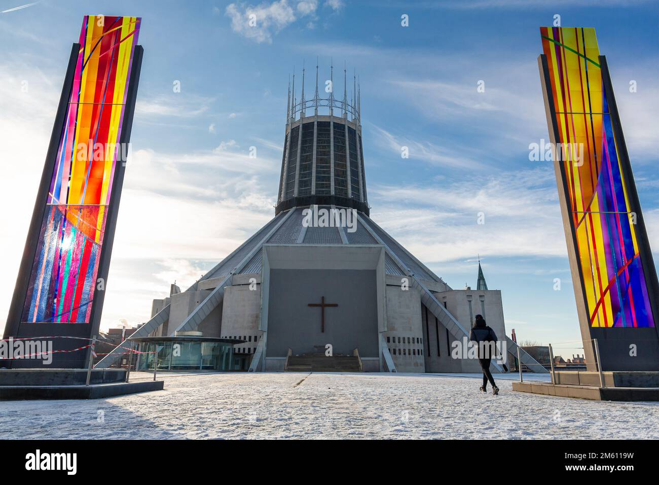 Liverpool, Regno Unito: Vista wintry della Cattedrale Metropolitana di Cristo il Re, Monte Pleasant. Una polvere di neve copre il terreno. Foto Stock
