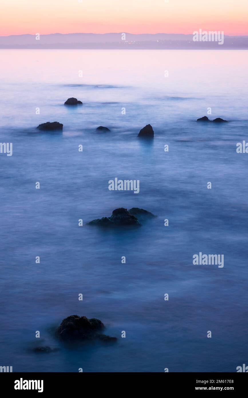 Alba sulla baia di Monterey in California Foto Stock