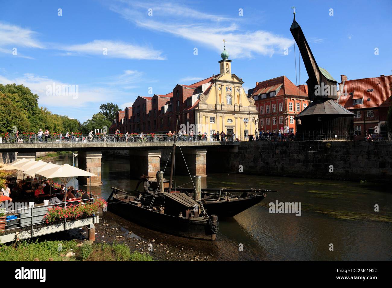 Vecchia nave boschiva nel bacino idrico del fiume Ilmenau, Lueneburg, Lüneburg, bassa Sassonia, Germania Foto Stock
