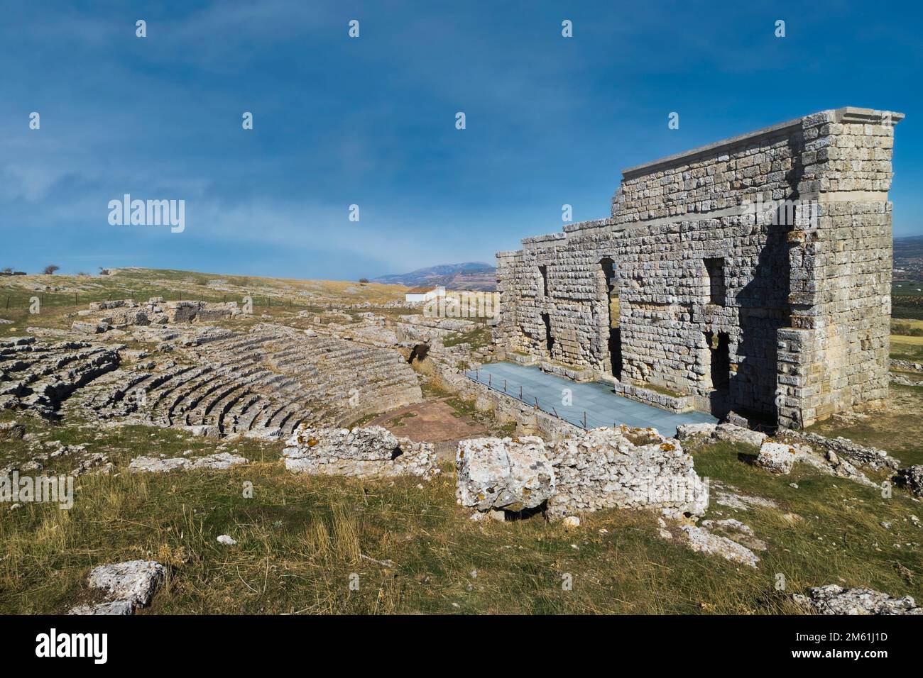 Il teatro alle rovine romane di Acinipo, provincia di Malaga, Andalusia, Spagna meridionale. La città, fondata nel 45 a.C., è conosciuta anche come Ronda la Vieja, o O. Foto Stock