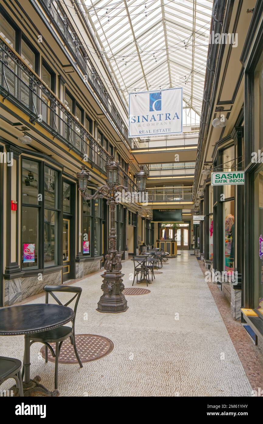 Market Arcade prende il nome dal mercato pubblico a lungo defunto (ora parcheggio) di Washington Street. Oggi ospita piccoli negozi e uffici. Foto Stock