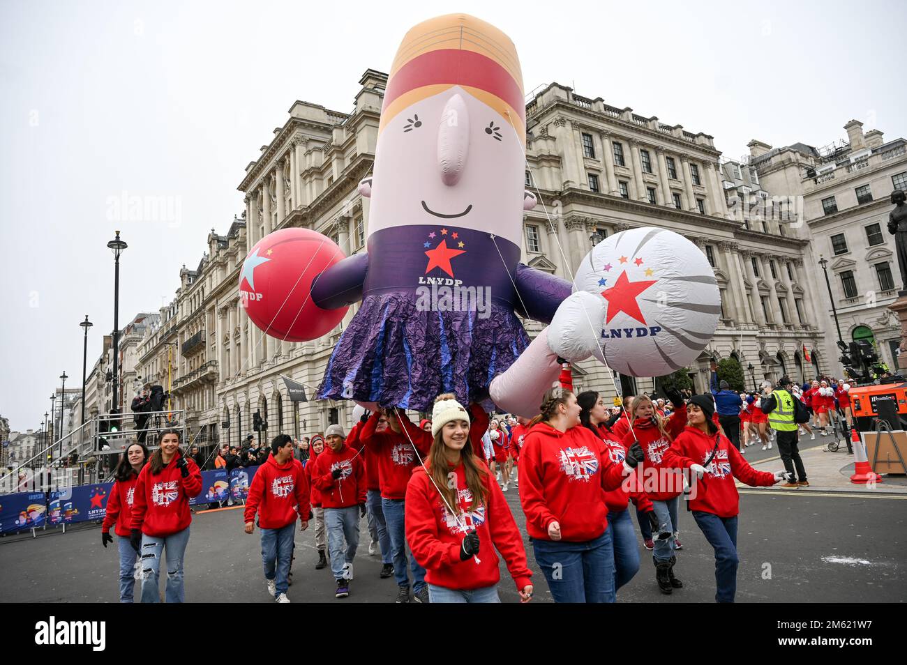 Londra, Regno Unito. 01st Jan, 2023. La parata annuale di Capodanno a Londra, con centinaia di carri il 1 gennaio 2023 nel centro di Londra, Regno Unito. Credit: Vedi li/Picture Capital/Alamy Live News Foto Stock