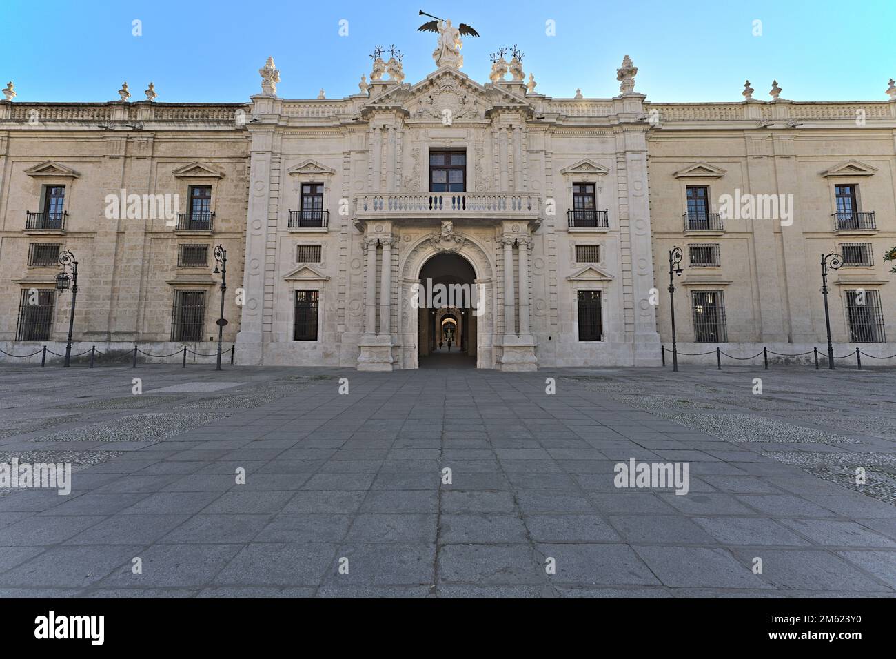 Ingresso principale alla fabbrica reale di tabacco di Siviglia, oggi utilizzata come università. Foto Stock