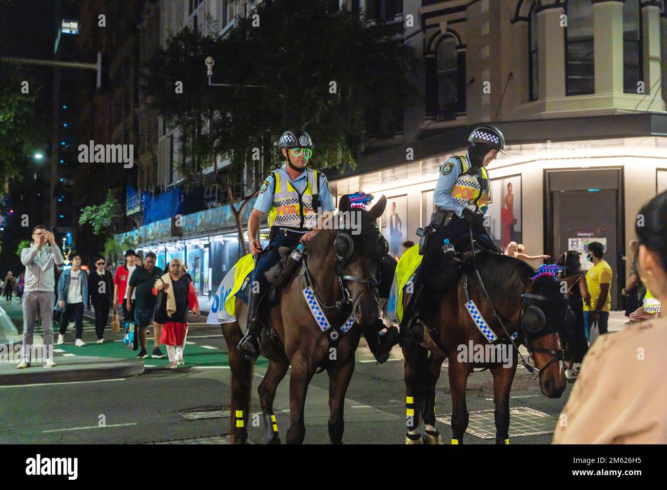 Polizia montata la vigilia di Capodanno, Sydney CBD Foto Stock
