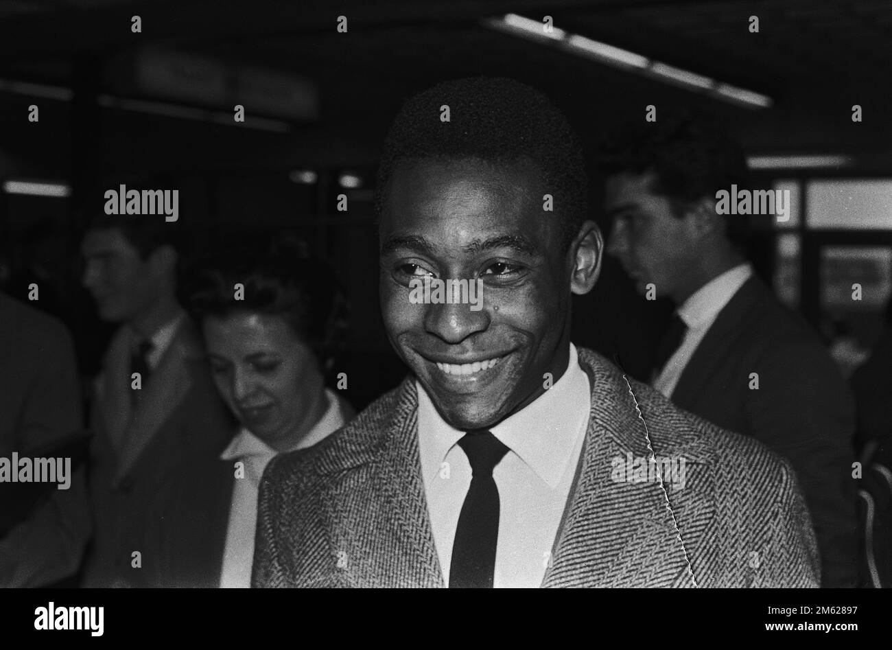 Leggendario giocatore brasiliano di calcio Pelé nei Paesi Bassi 1963 Foto Stock