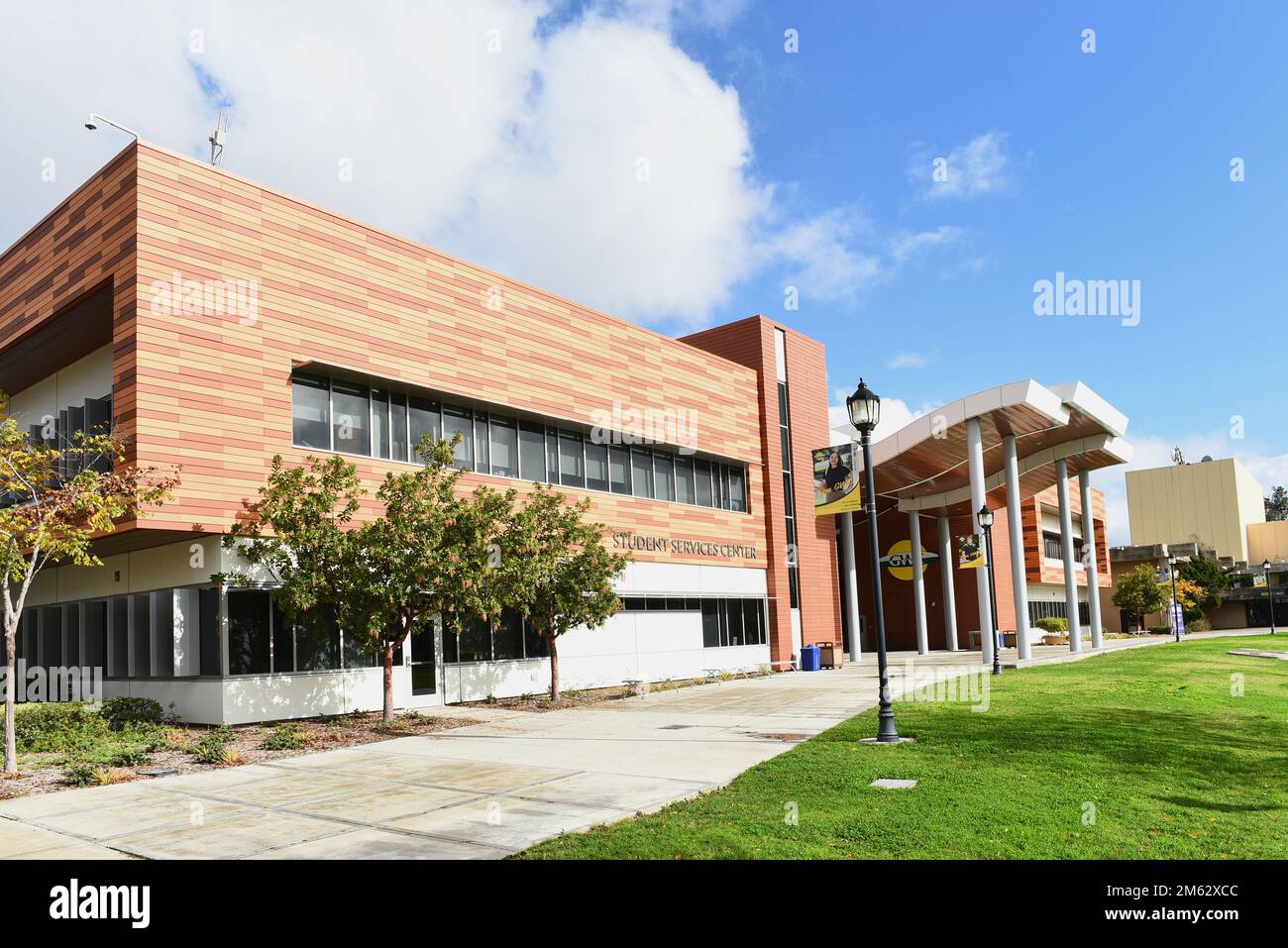 HUNTINGTON BEACH, CALIFORNIA - 01 GEN 2023: Il Centro servizi studenti nel campus del Golden West College. Foto Stock