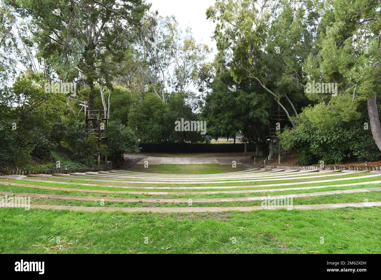 HUNTINGTON BEACH, CALIFORNIA - 01 GEN 2023: L'anfiteatro nel campus del Golden West College. Foto Stock