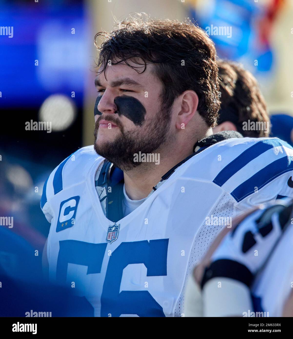 East Rutherford, New Jersey, Stati Uniti. 1st Jan, 2023. Indianapolis Colts guardia Quenton Nelson (56) prima del calcio d'inizio durante una partita NFL tra gli Indianapolis Colts e i New York Giants a East Rutherford, New Jersey. Duncan Williams/CSM/Alamy Live News Foto Stock