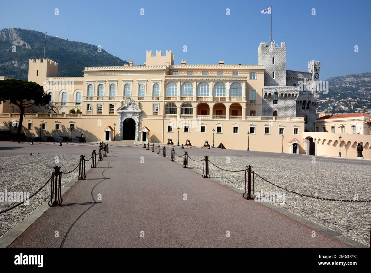 Il principato di Monaco è un piccolo stato indipendente, il palazzo di principio è il sito del governo gestito dal Principe Alberto II Foto Stock