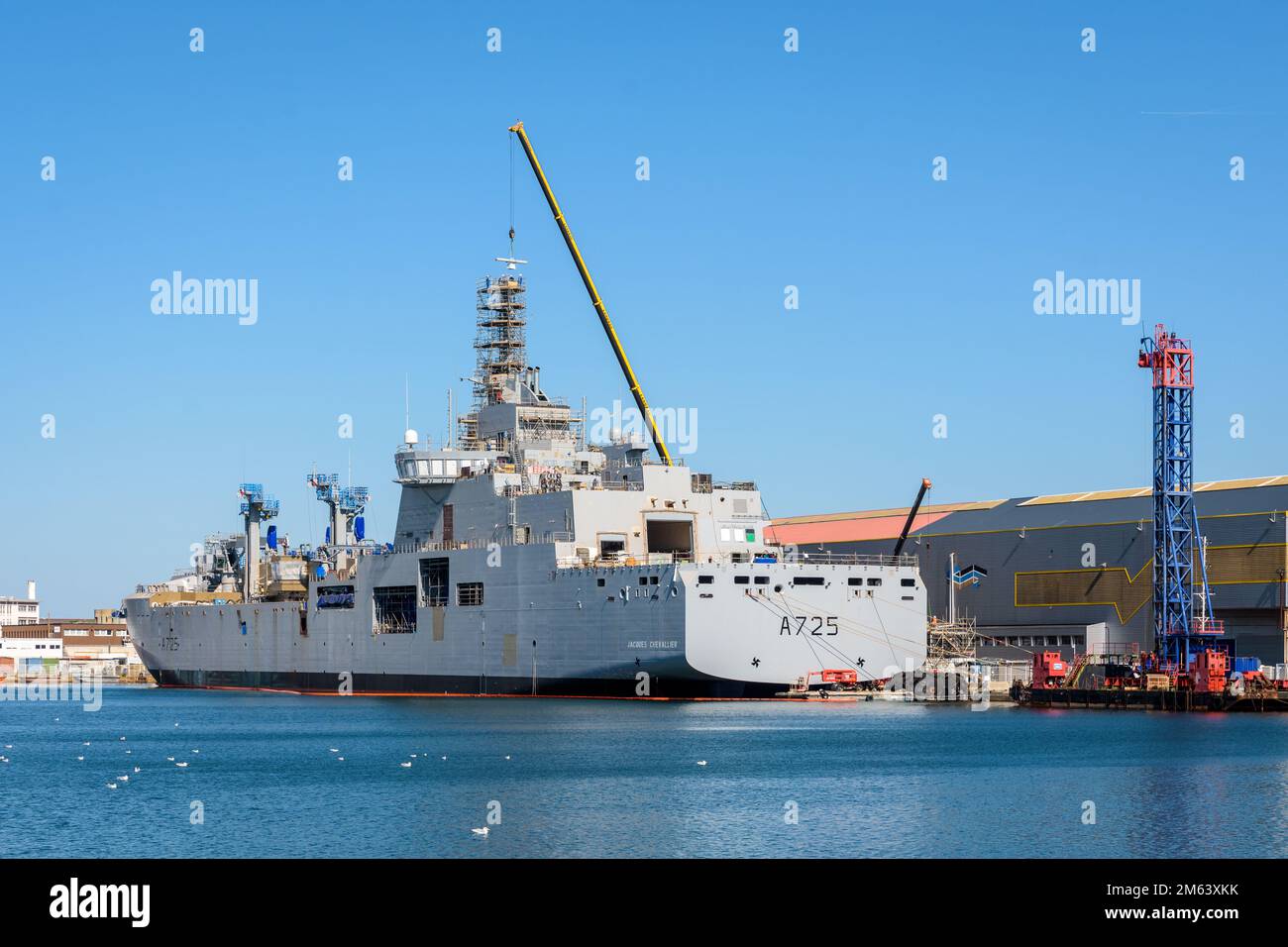 La petroliera di rifornimento della marina Jacques Chevallier è in costruzione nel cantiere navale Chantiers de l'Atlantique a Saint-Nazaire, Francia. Foto Stock
