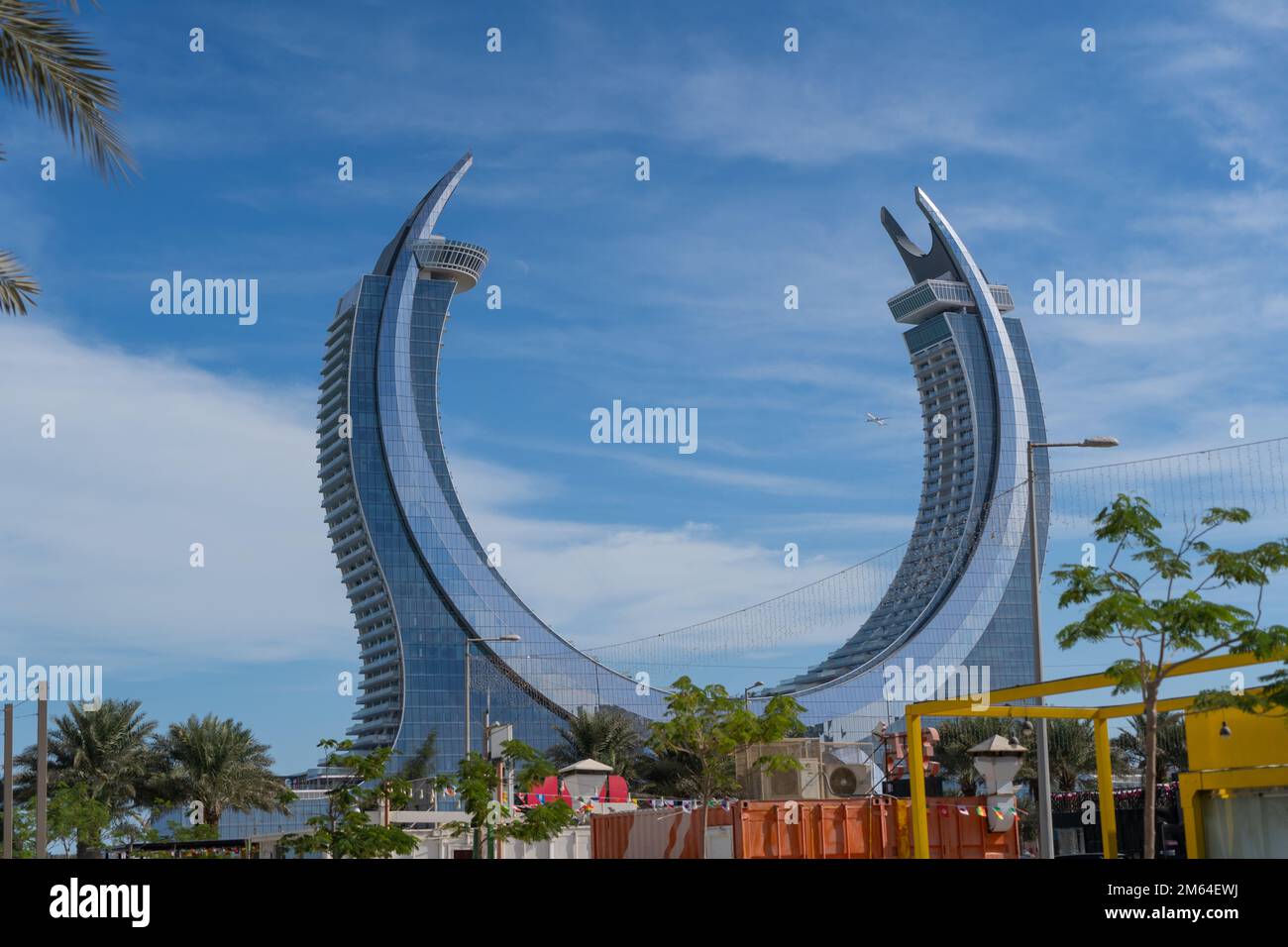 Lusail, Qatar - 29 novembre 2022: Katara Twin Tower Hotel, Lusail Marina Park Doha, Qatar. Foto Stock