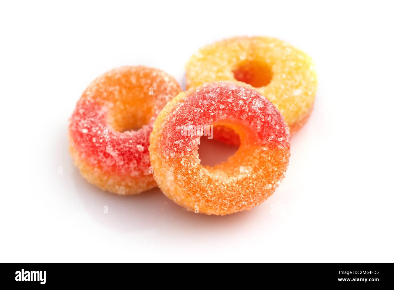 Dolci pesca anello caramelle gommoso sul bianco. Foto Stock