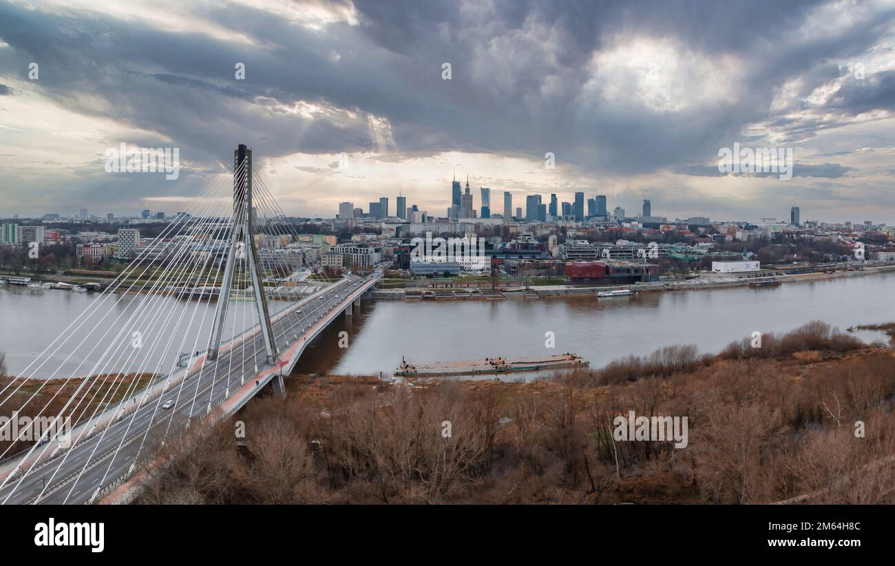 Panorama aereo di Varsavia, Polonia con Ponte Swietokrzyski Foto Stock