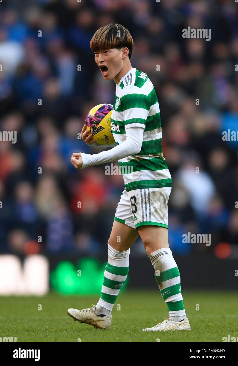 Glasgow, Regno Unito. 2nd Jan, 2023. Kyogo Furuhashi of Celtic segna un ultimo equalizzatore durante la partita Cinch Premiership all'Ibrox Stadium, Glasgow. Il credito dell'immagine dovrebbe essere: Neil Hanna/Sportimage Credit: Sportimage/Alamy Live News Foto Stock