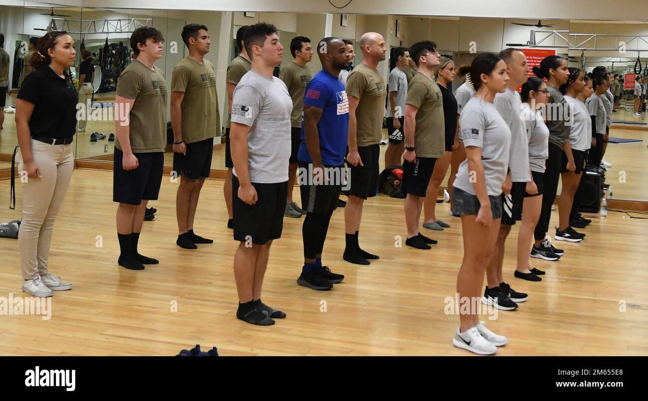 Il volo di addestramento per lo sviluppo dell'ala di salvataggio 920th prepara gli Airmen appena arruolato per il loro addestramento militare di base di otto settimane insegnando loro le abilità quali le procedure di base di addestramento e di vestito alla base spaziale di Patrick, FLA, 3 aprile 2022. Foto Stock