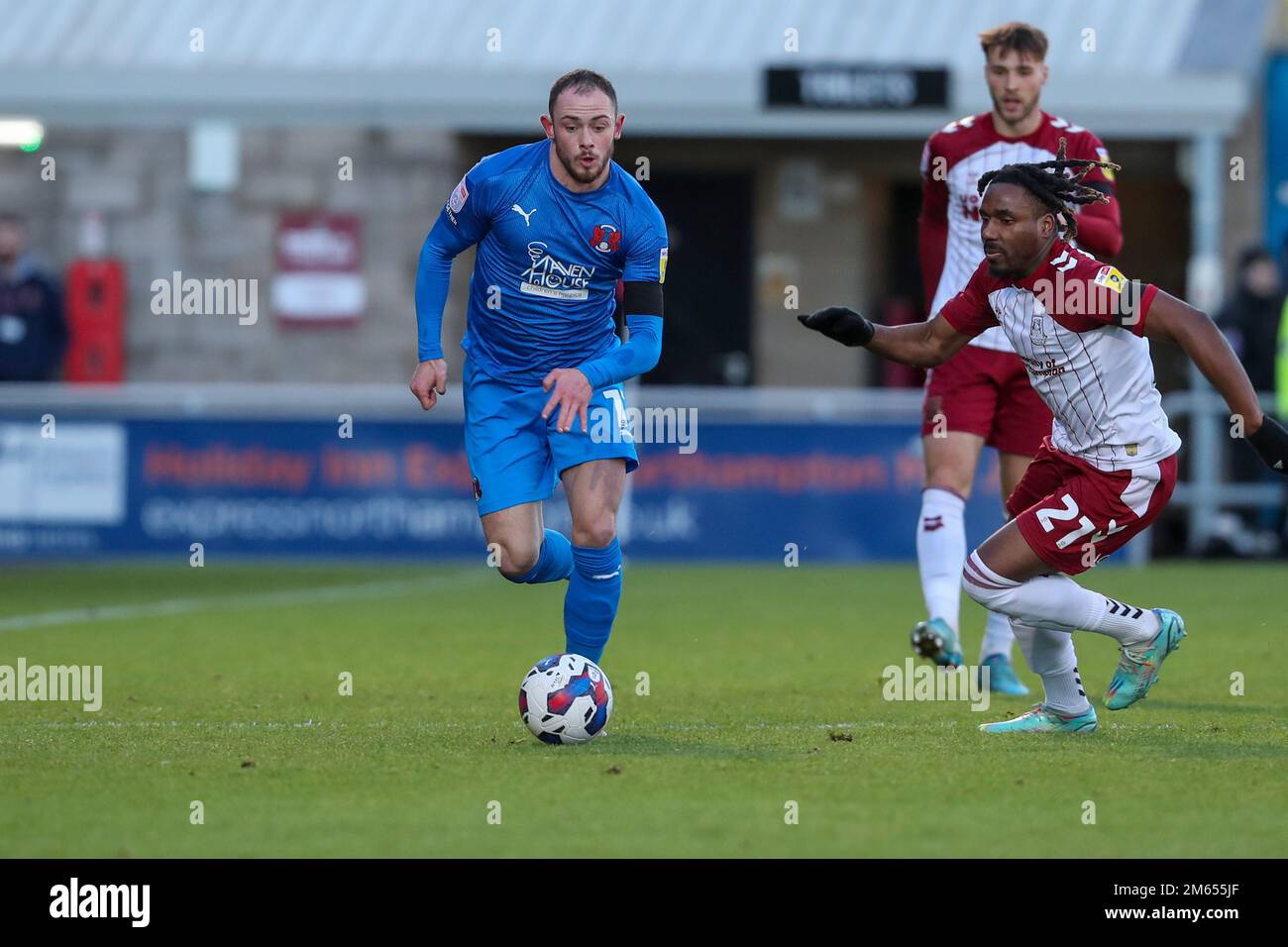 Northampton, Regno Unito. 2nd gennaio 2023. Theo Archibald di Leyton Orient durante la prima metà della partita della Sky Bet League 2 tra Northampton Town e Leyton Orient al PTS Academy Stadium di Northampton lunedì 2nd gennaio 2023. (Credit: John Cripps | MI News) Credit: MI News & Sport /Alamy Live News Foto Stock