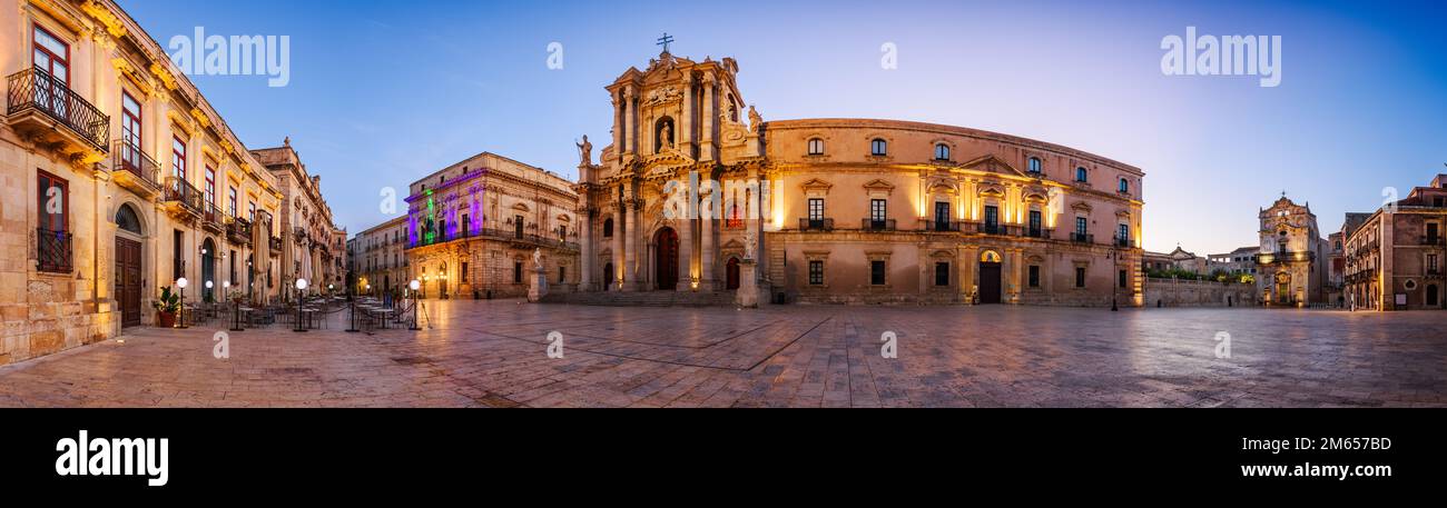 Siracusa, piazza storica della Sicilia all'alba. Foto Stock