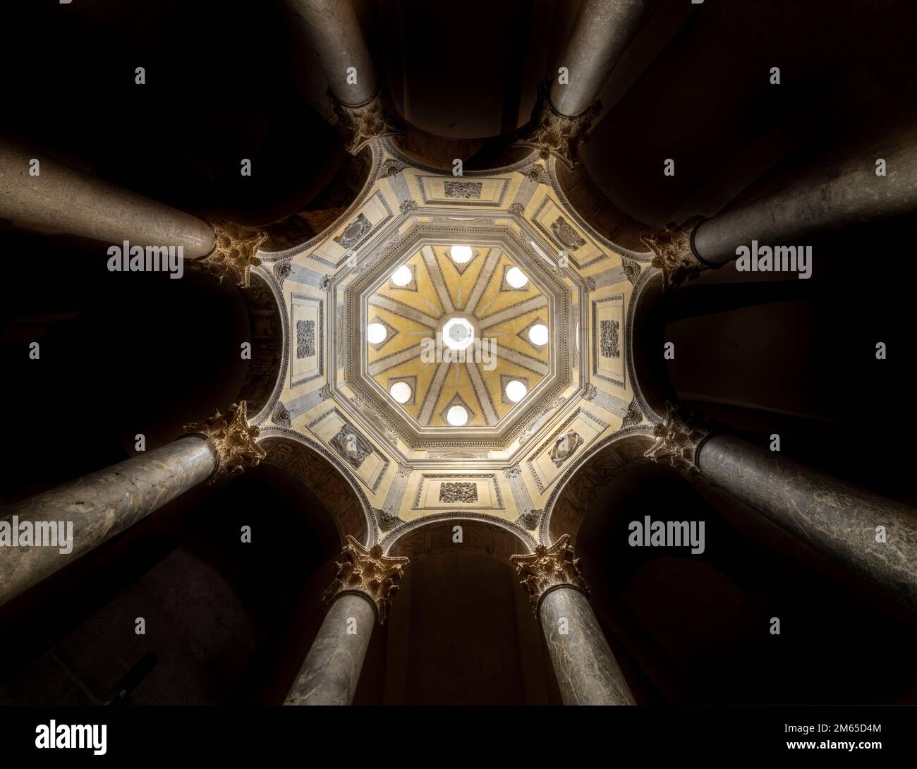 Aix-en-Provence, Kathedrale Saint-Sauveur, Frühchristliches Baptisterium, Blick in die Renaissancekuppel Foto Stock