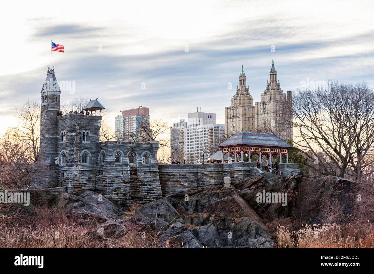 Castello di Central Park a NYC. Paesaggio urbano sullo sfondo. STATI UNITI Foto Stock