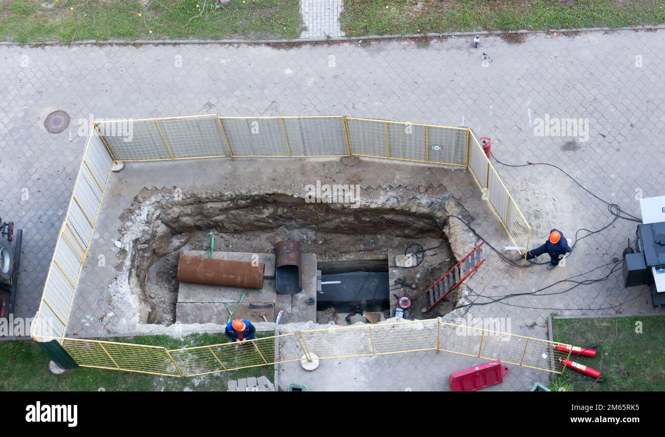 Gli sfondi e gli oggetti dell'architettura. Marciapiede. Interventi di riparazione. Costruzione. Vista dall'alto. Foto Stock