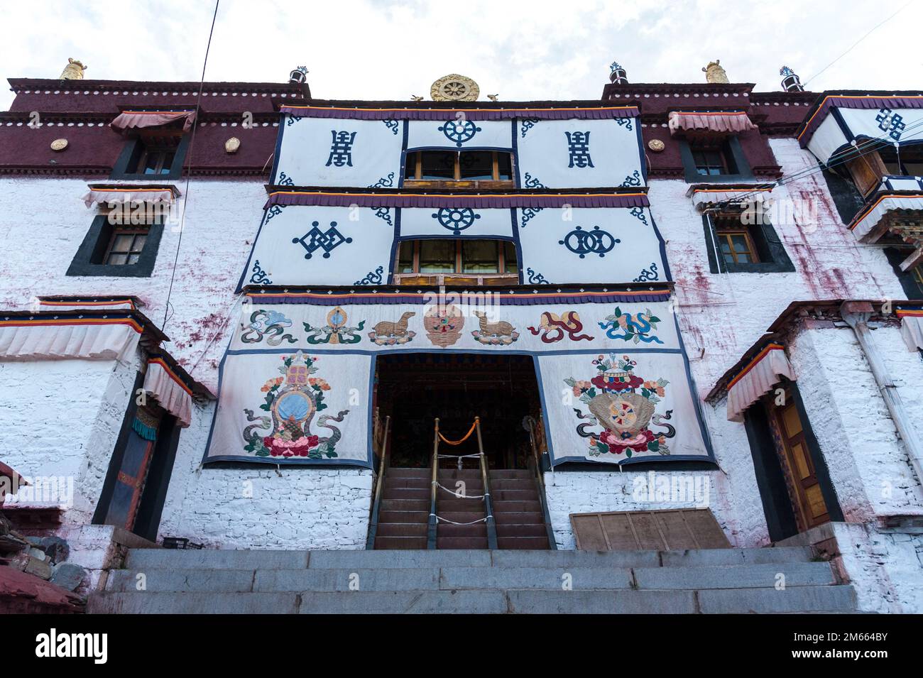 Bel Monastero di Samding sul Lago Yamdrok, Nangartse - Tibet Foto Stock