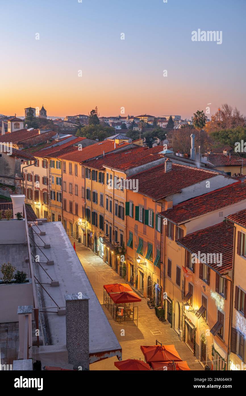 Pisa, Italia su Via Santa Maria all'alba. Foto Stock