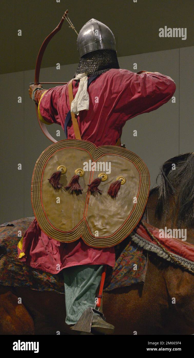Cavalcatore leggero del Regno di Granada che spara un arco composto. Replica, dettaglio. Museo dell'esercito. Toledo, Spagna. Foto Stock