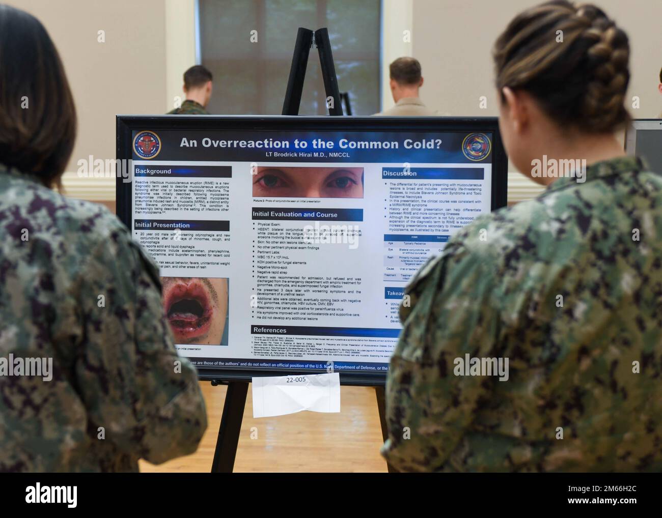 Il 12th° simposio annuale di ricerca, ospitato dal Naval Medical Center Camp Lejeune’s Clinical Investigations Department e dal Family Medicine Residency Program, si è svolto il 7 aprile 2022 presso il Marston Pavilion a bordo del Marine Corps base Camp Lejeune. Il simposio onora e mostra l'attività accademica e l'esplorazione in campo medico. Ci sono stati 28 poster e otto presentazioni di podio da personale NMCCL, residenti e professionisti medici del Dipartimento della Difesa e istituzioni non-DoD in tutto il paese. Quest'anno il relatore ospite è stato statunitense Comandante tenente della Marina Douglas M. Pokorn Foto Stock