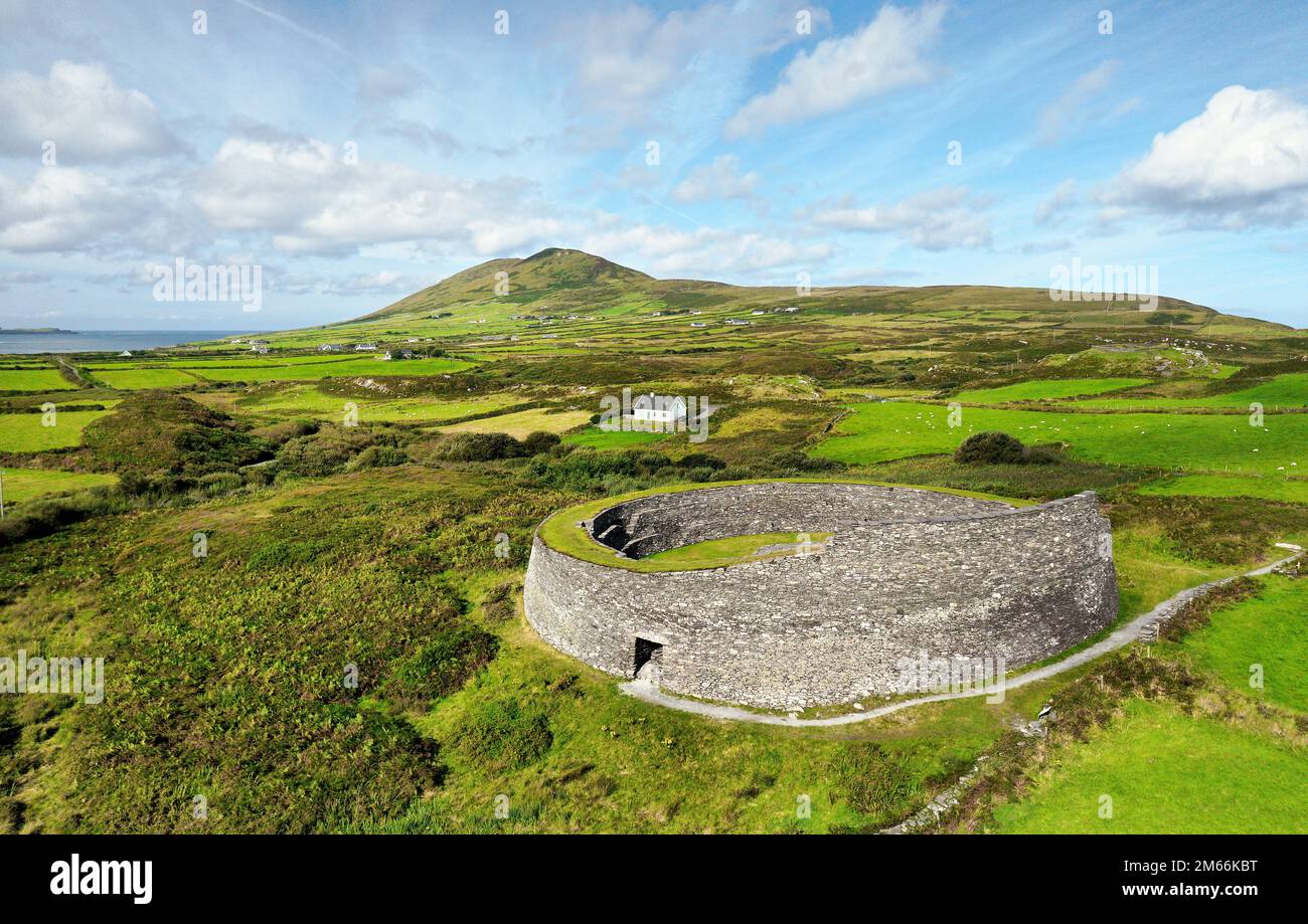 Cahergall preistorico Celtic circolare muro di pietra a secco Fort insediamento aka cashel vicino a Cahersiveen, penisola di Iveragh, Contea di Kerry, Irlanda Foto Stock