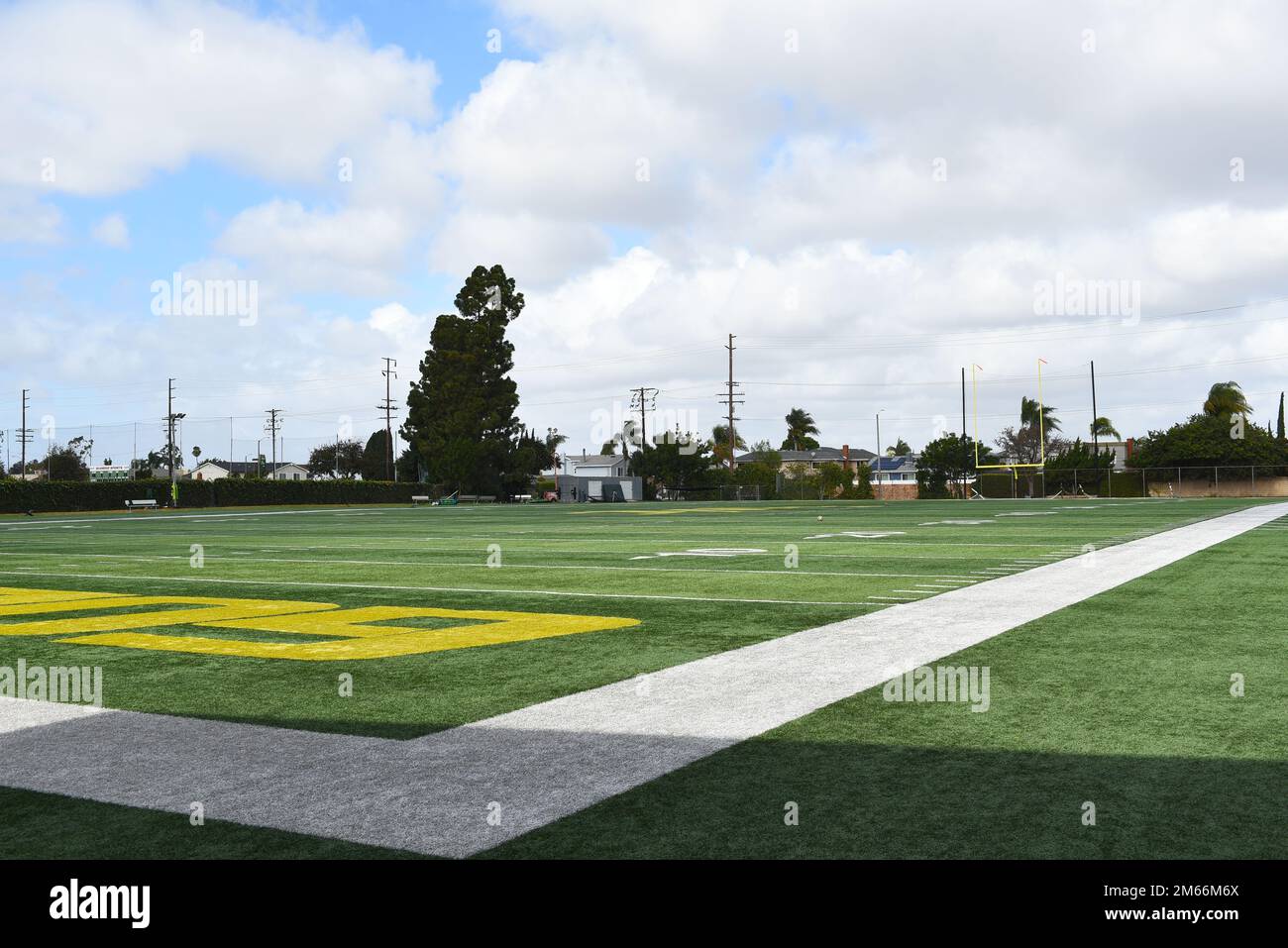 HUNTINGTON BEACH, CALIFORNIA - 01 GENNAIO 2023: Campo di calcio nel campus del Golden West College, sede dei Rustlers. Foto Stock