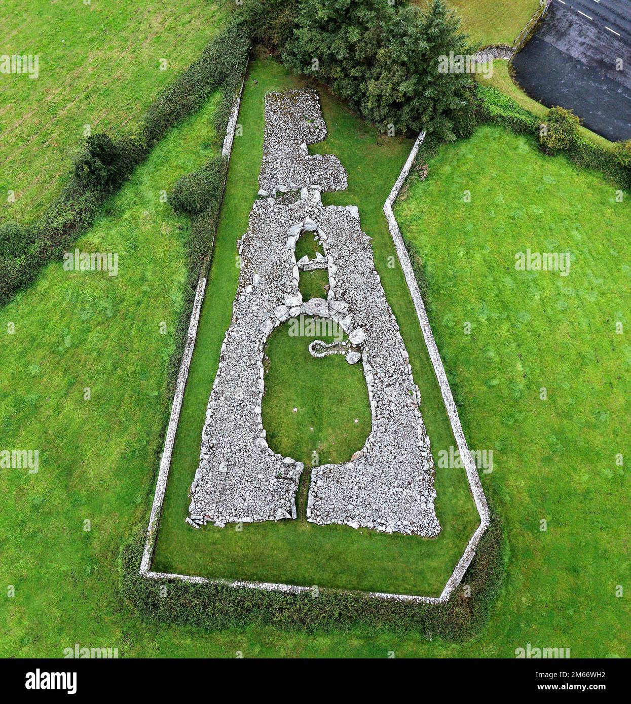 Creevykeel preistorico campo neolitico cairn camera di sepoltura complesso vicino a Cliffony, Contea di Sligo, Irlanda. Tra i 4500 e i 6000 anni Foto Stock