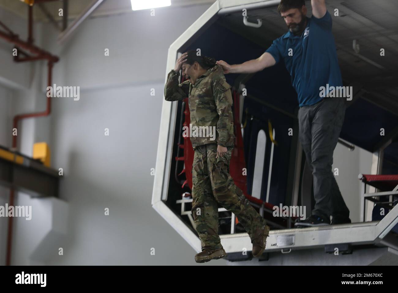 Soldati da 4-6 Air Cavalry Squadron, 16th Combat Aviation Brigade, Joint base Lewis-McChord, WA, attualmente schierati nella Repubblica di Corea assegnato alla 2nd Combat Aviation Brigade, ospitare un Spur Ride, il 7th-8th aprile 2022, Camp Humphreys, Repubblica di Corea. Il giro di Spur è un evento che prova la resistenza fisica e mentale dei soldati e la capacità di funzionare come parte di una squadra sotto gli alti livelli di sforzo. Foto Stock