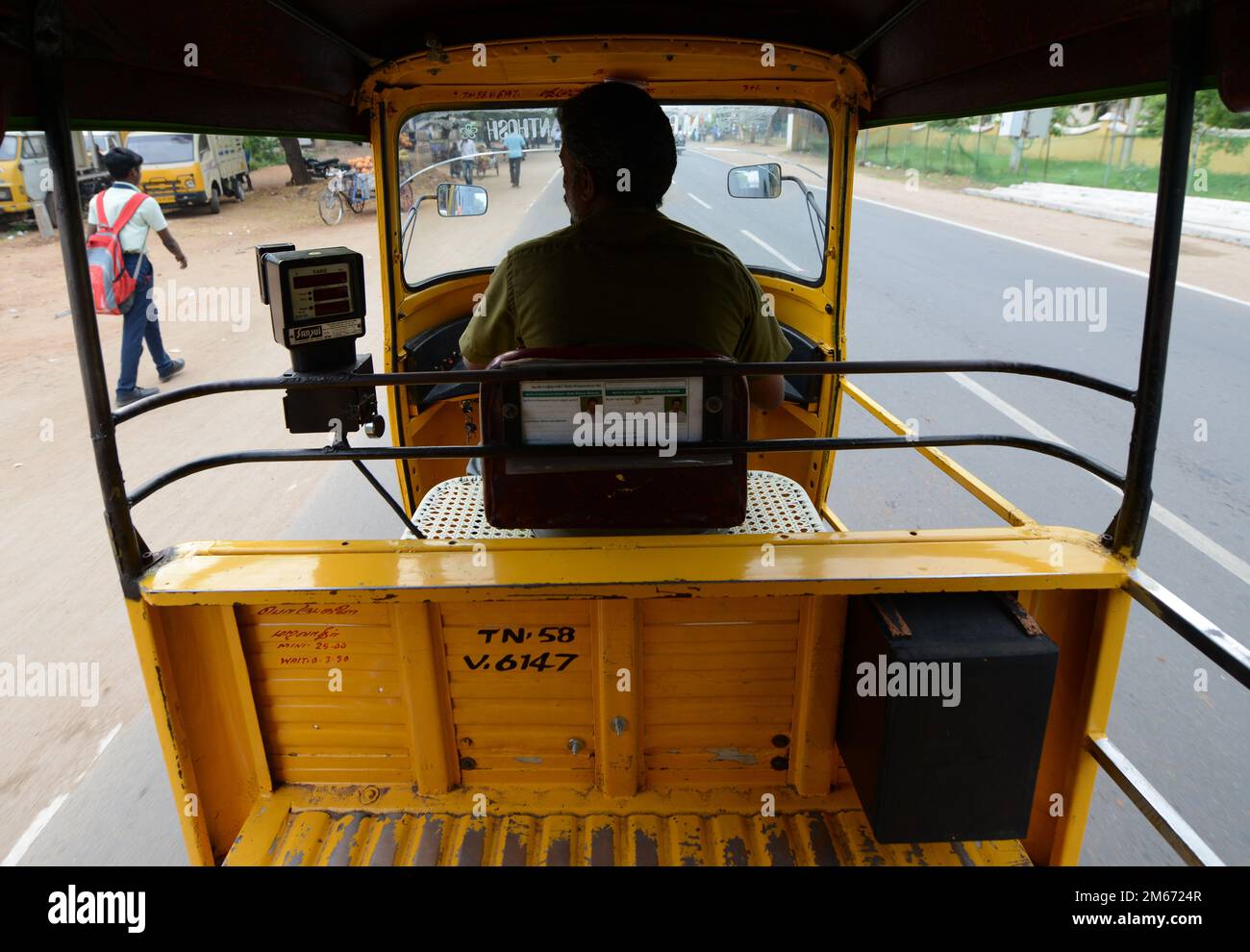 Viaggiare in un rickshaw auto a Madurai, Tamil Nadu, India. Foto Stock