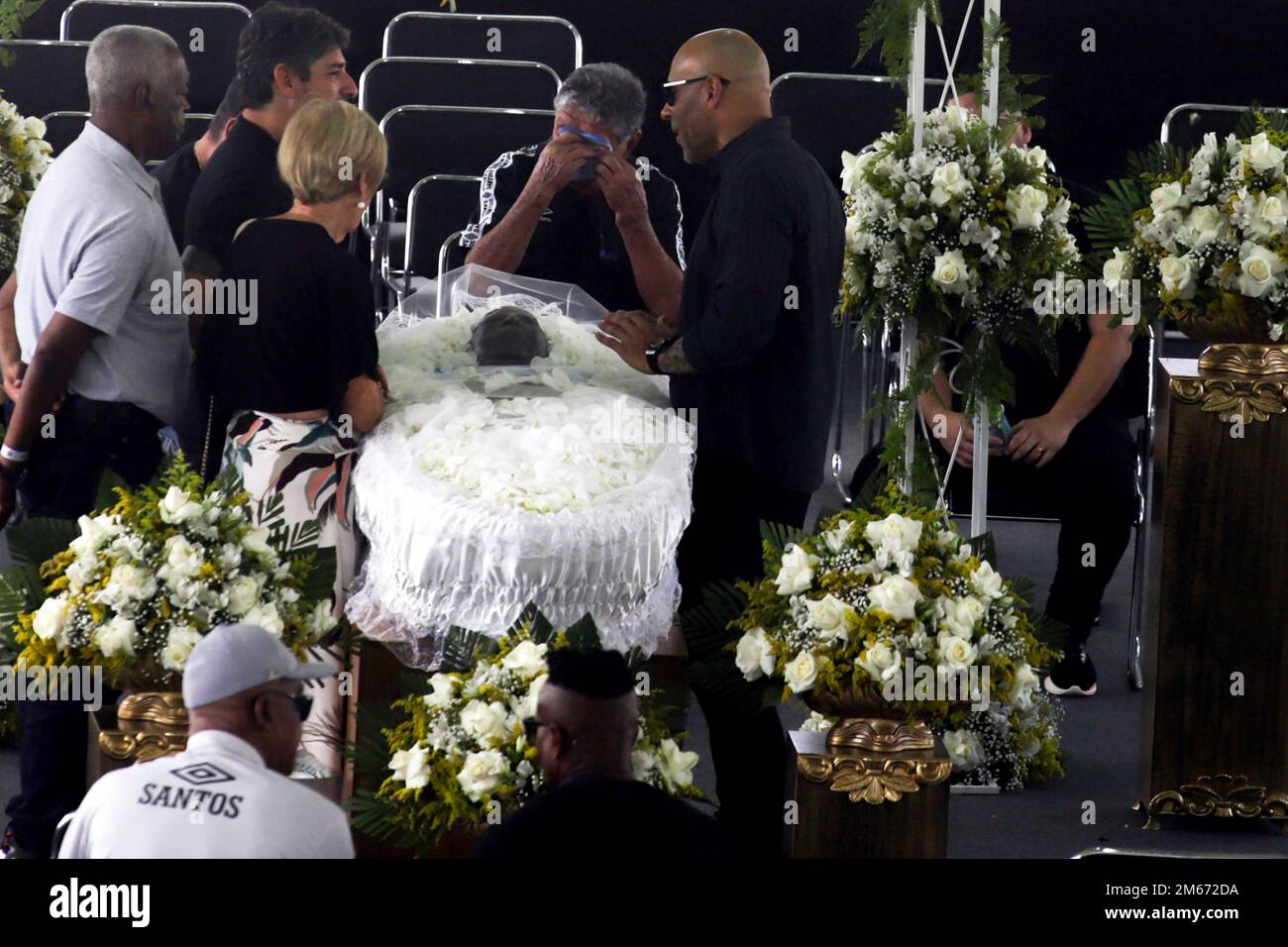 Santos, Brasile. 2nd Jan, 2023. La leggenda brasiliana del calcio Pele è vista nel suo scrigno allo stadio Vila Belmiro, a Santos, Brasile, il 2 gennaio 2023. Credit: Rahel Patrasso/Xinhua/Alamy Live News Foto Stock