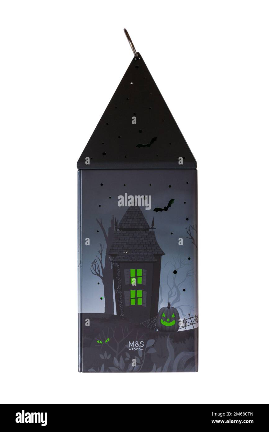 Latta di Halloween isolata su sfondo bianco - tutta la lanterna del burro si accende con una spaventosa luce LED verde di M&S. Foto Stock
