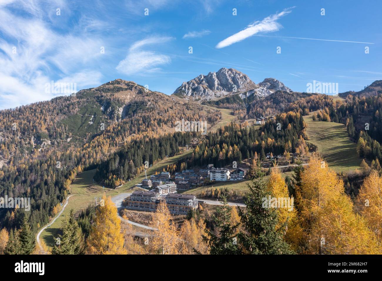 Nassfeld e Gartnerkofel montagna in Carinzia, Sud dell'Austria. Panorama autunnale panoramico sulle Alpi austriache. Foto Stock