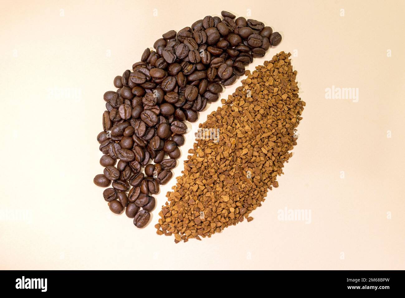 immagine del caffè in grani ottenuta da caffè e chicchi granulati Foto Stock