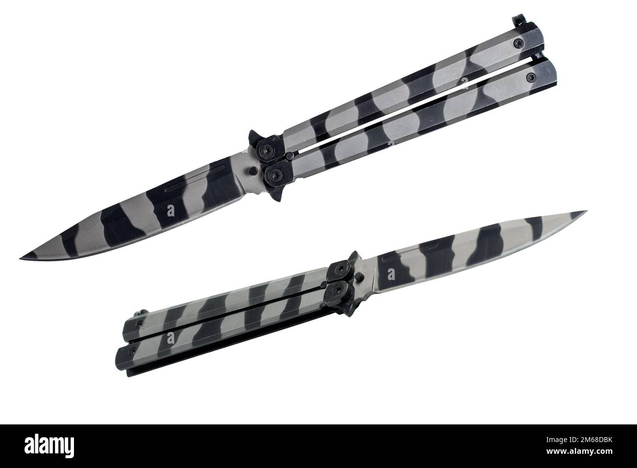 Coltello pieghevole balisong o farfalla su sfondo bianco Foto Stock