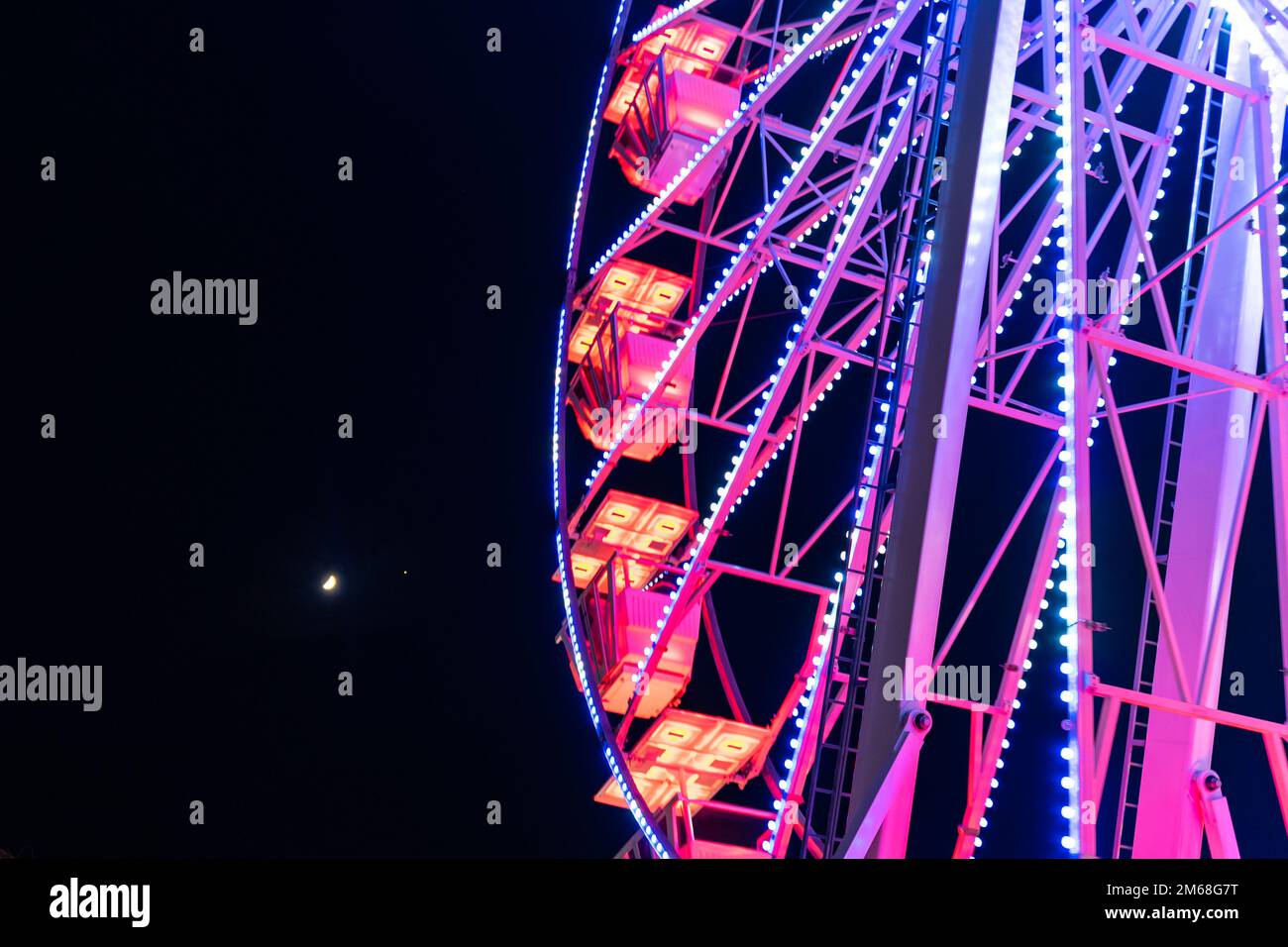 Ruota panoramica a Sibiu Romania a Natale Foto Stock