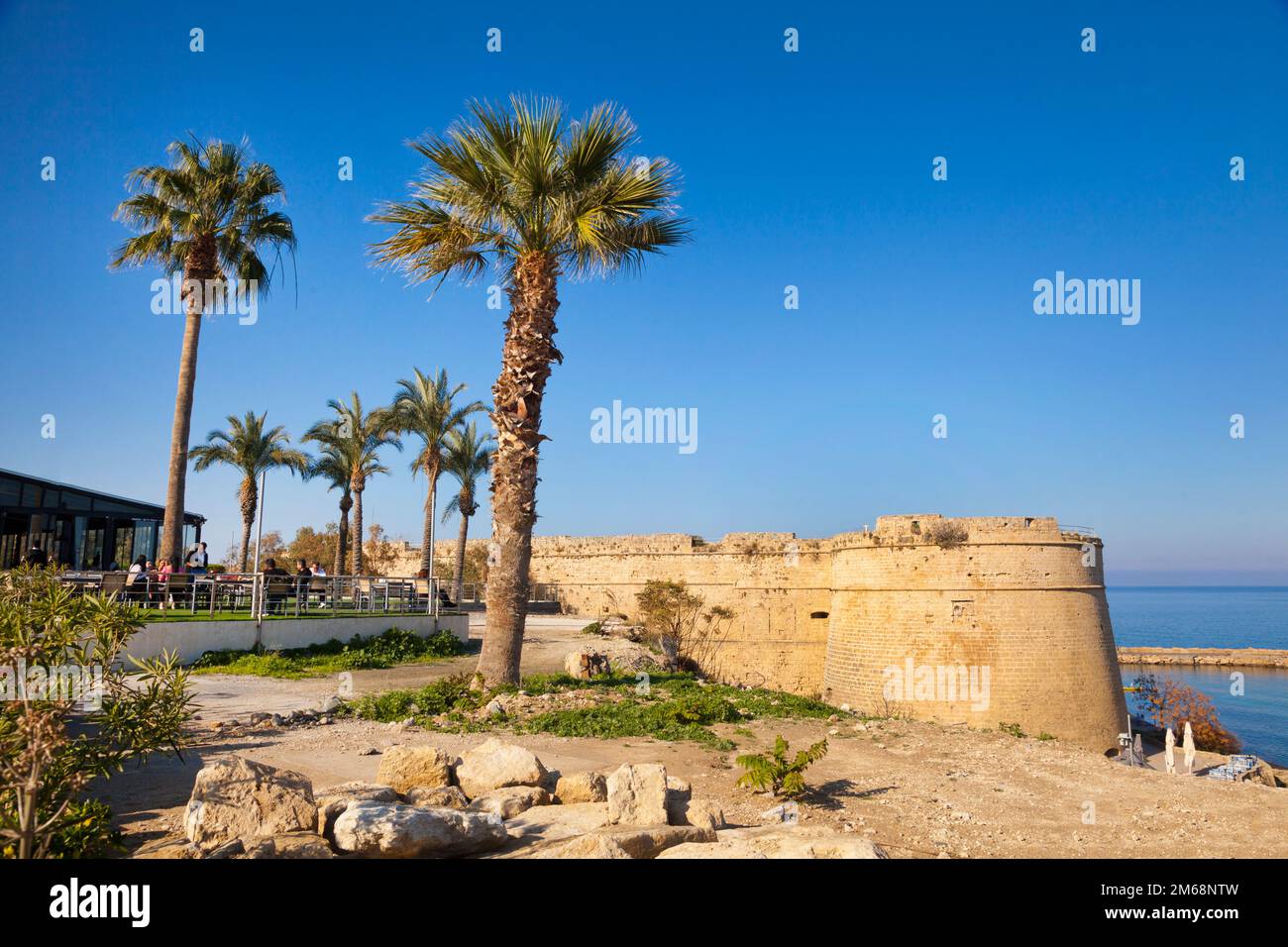 Resti del castello di Kyrenia, porto costiero, Cipro del Nord Foto Stock
