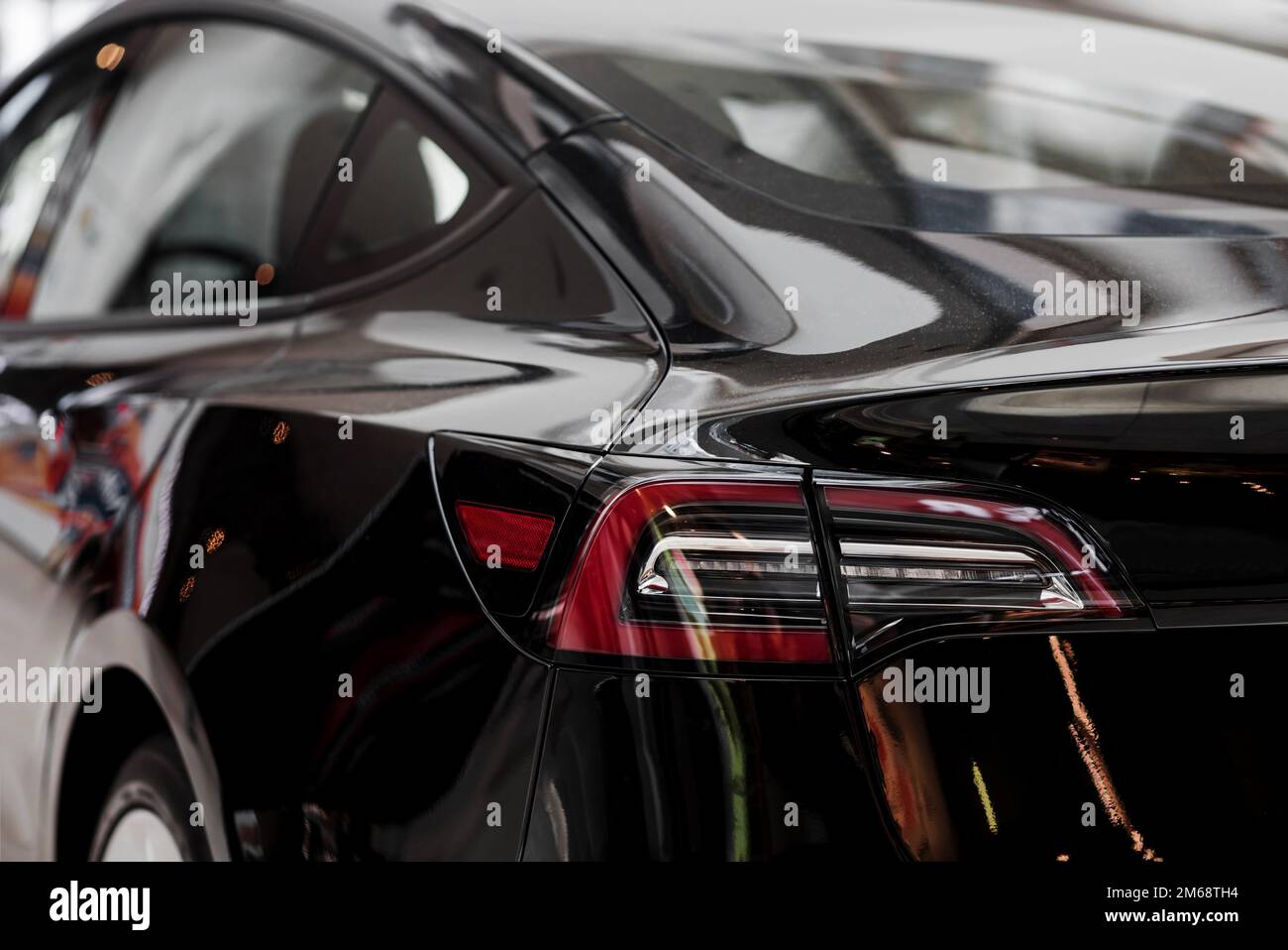 Luce di coda di un'auto moderna ed elegante, concetto di parte automobilistica Foto Stock