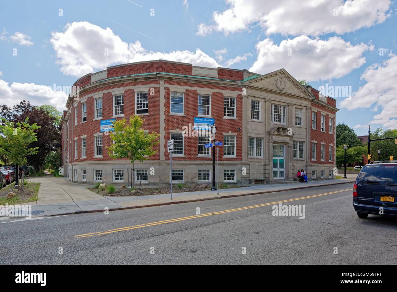 40 North Street, ex Bryant & Stratton Business Institute, è stato originariamente costruito nel 1925 come uffici medici. Foto Stock