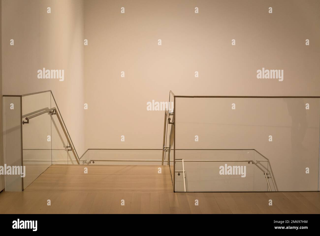 Stairs, MOMA, il Museo di Arte moderna, New York City, USA Foto Stock