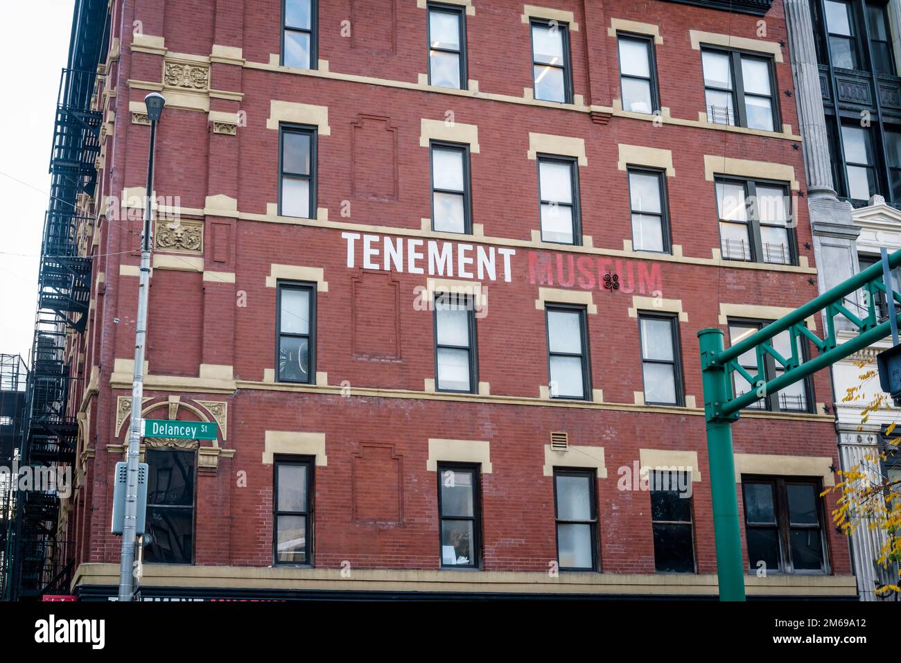 Tenement Museum in the Bowery, un quartiere storico nel Lower East Side di Manhattan, New York City, USA Foto Stock